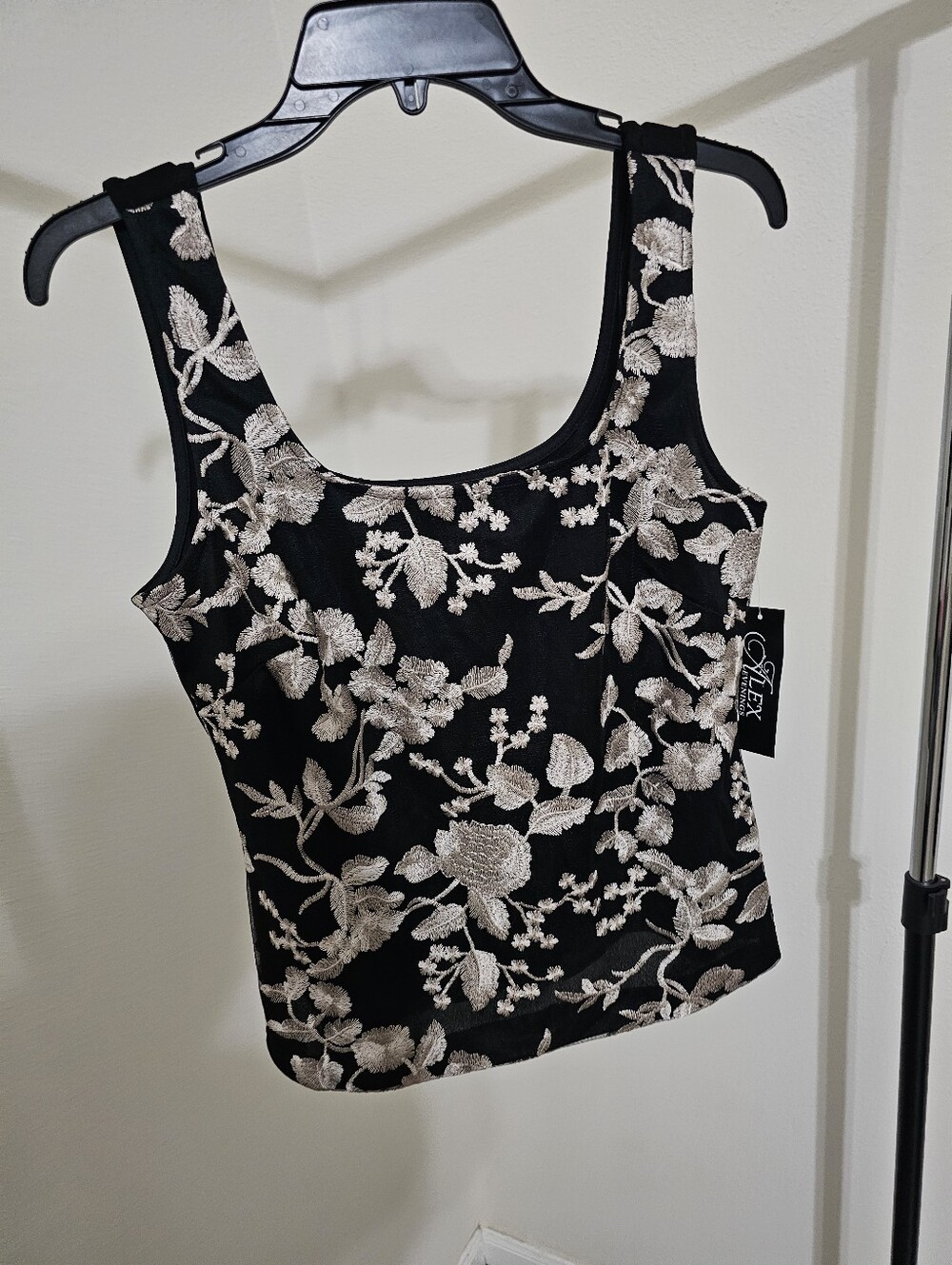 Women's Clothing (856)